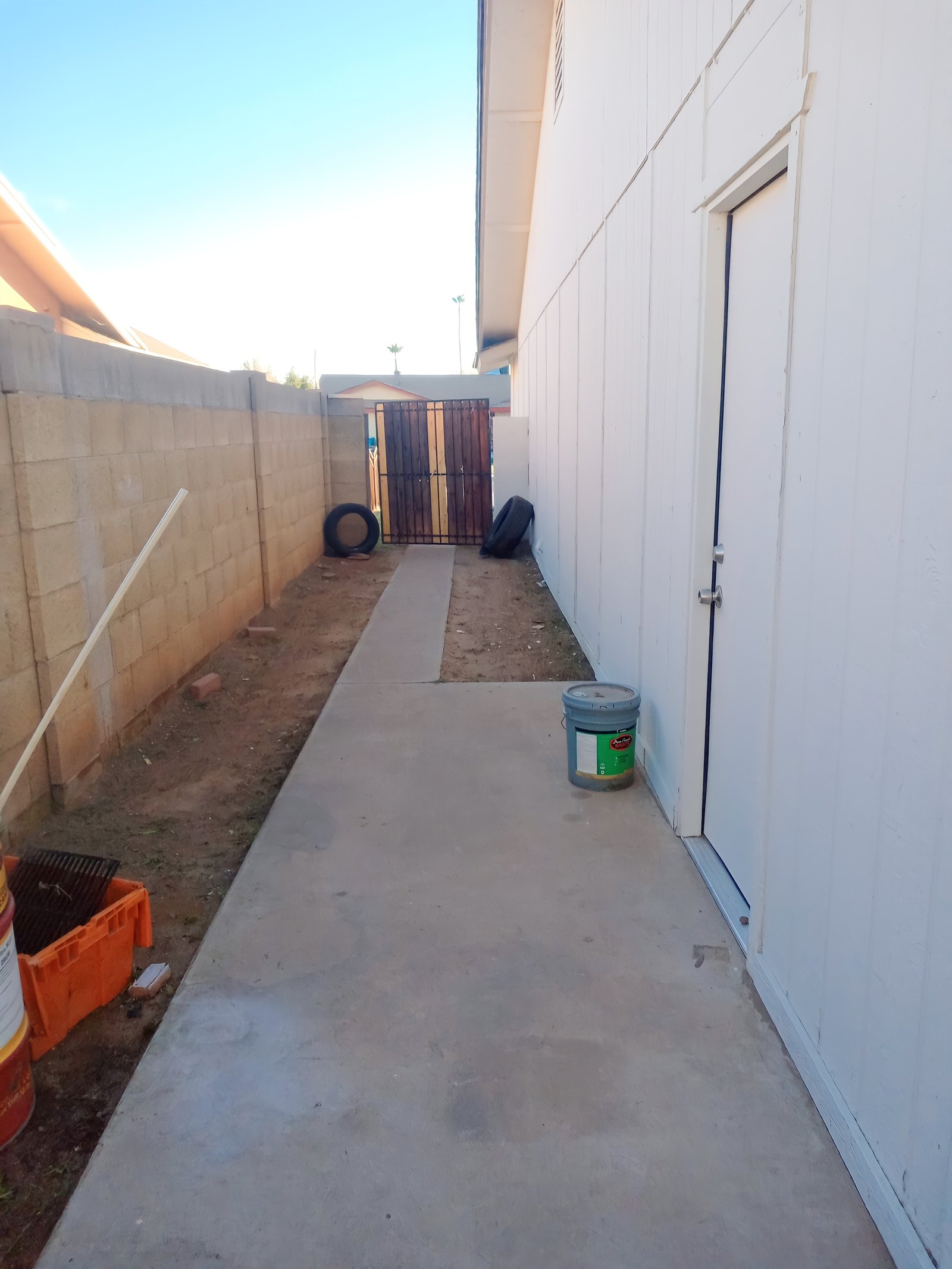 Eduardo's Landscaping: spring cleanup service